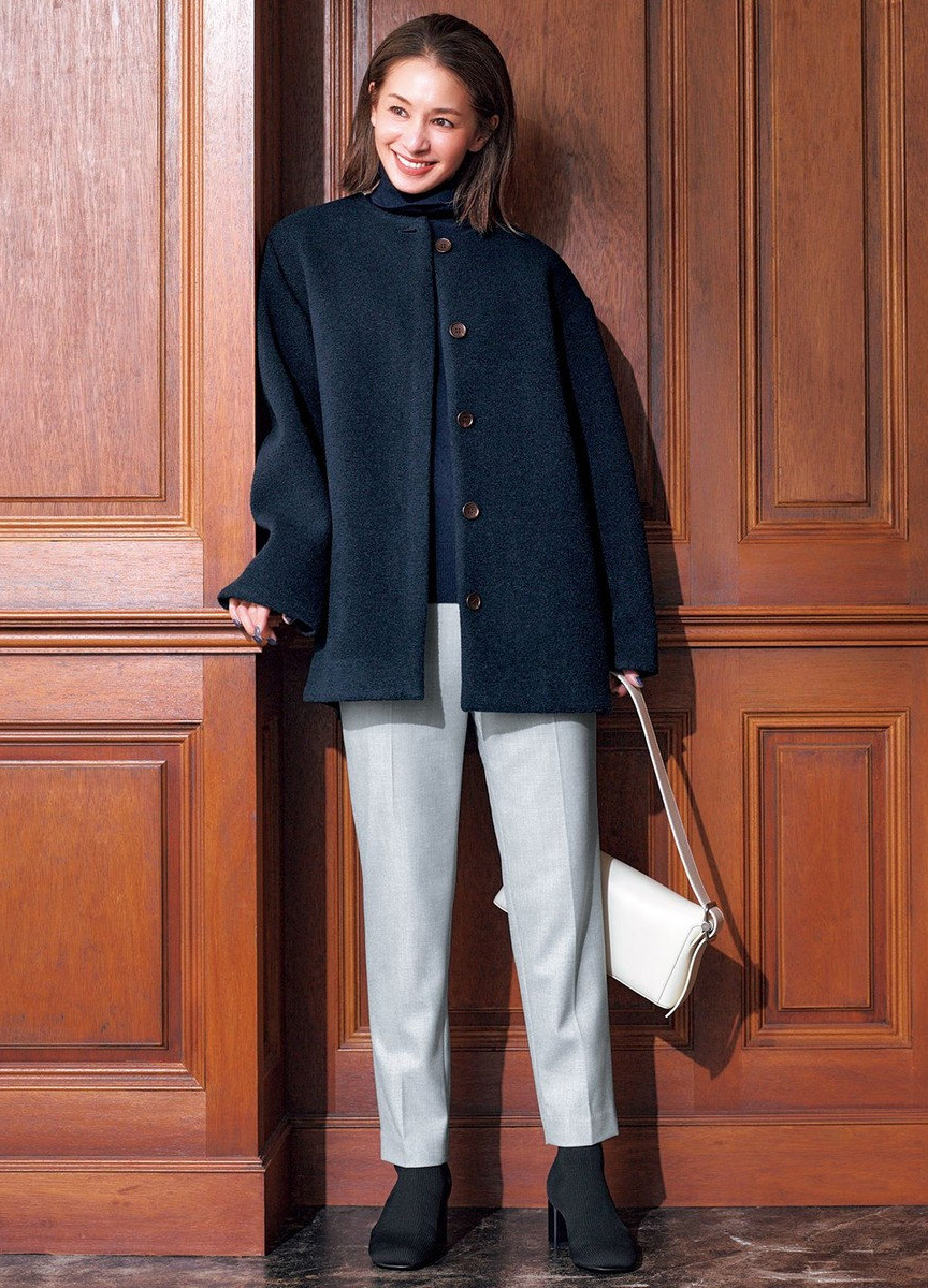 立體剪裁圓領大衣